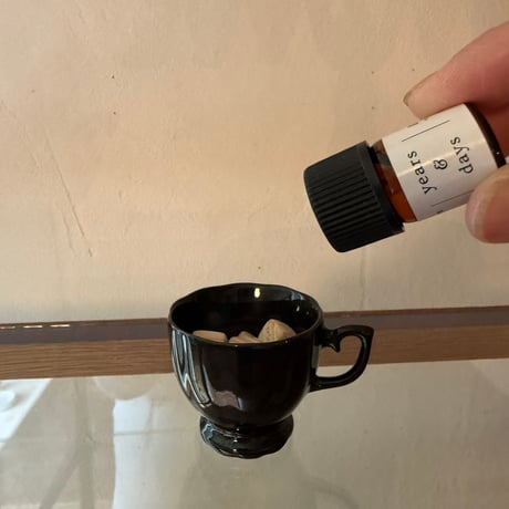 精油用　黒のデミカップ