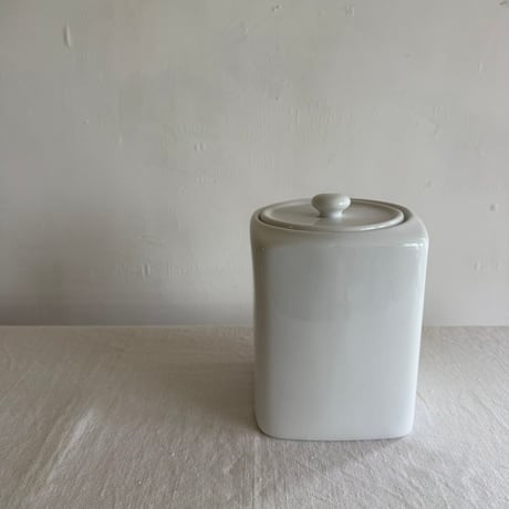 12.白磁の蓋もの