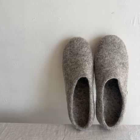ウール素材のルームシューズ