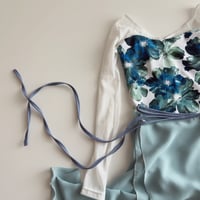 Aqua Bloom（アクアブルーム） V neck / Long Sleeve　①