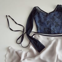 Moonlit Bloom（ムーンリットブルーム） V neck /  Long Sleeve　③