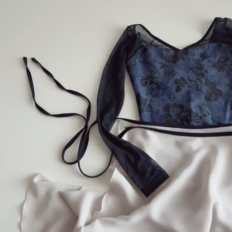 Moonlit Bloom（ムーンリットブルーム） V neck /  Long Sleeve　③