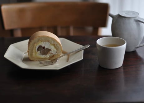 季節の米粉ロールケーキ4個、季節のチーズケーキ1本、アーモンドケーキ2個set【翌日到着地域限定】10/9、10、16、17発送