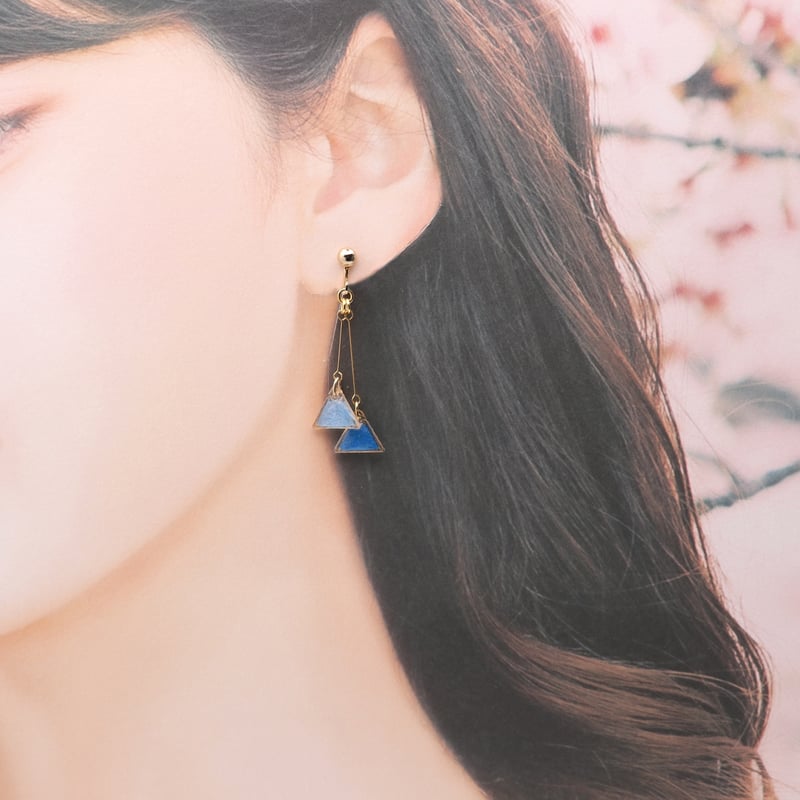 揺れるちっちゃな三角【美濃和紙のイヤリング/ピアス】青×水色