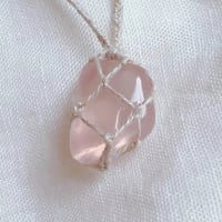 ローズクォーツ⚪︎石包ペンダント ⑴