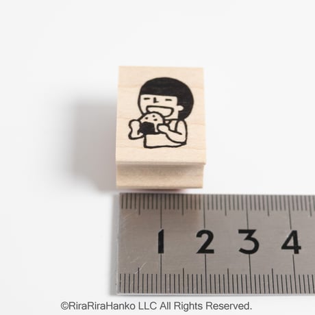 【まもるくんのおむすびほおばる】デザインはんこ20x26mm_R1341