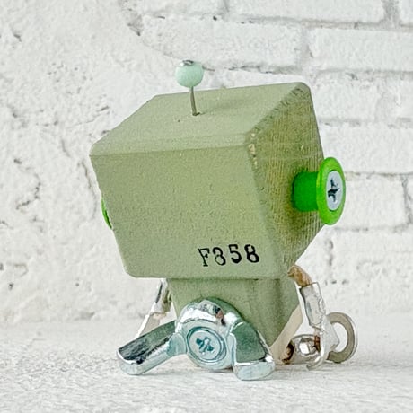 F858