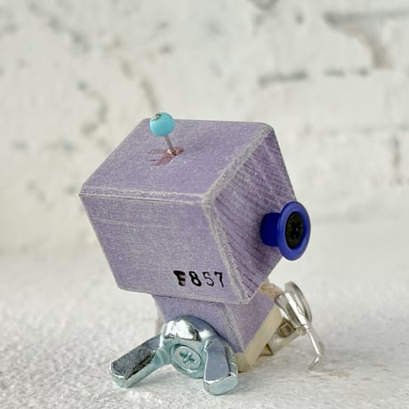 F857