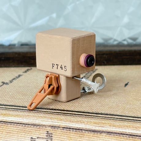 F745