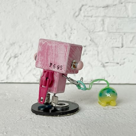 F695