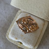 オーヴァルお花のブローチ