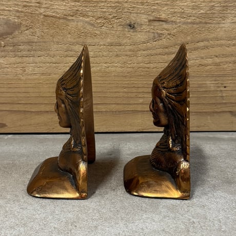Indian Bookend