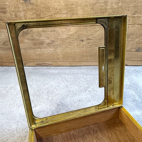 Biscuit Display Case