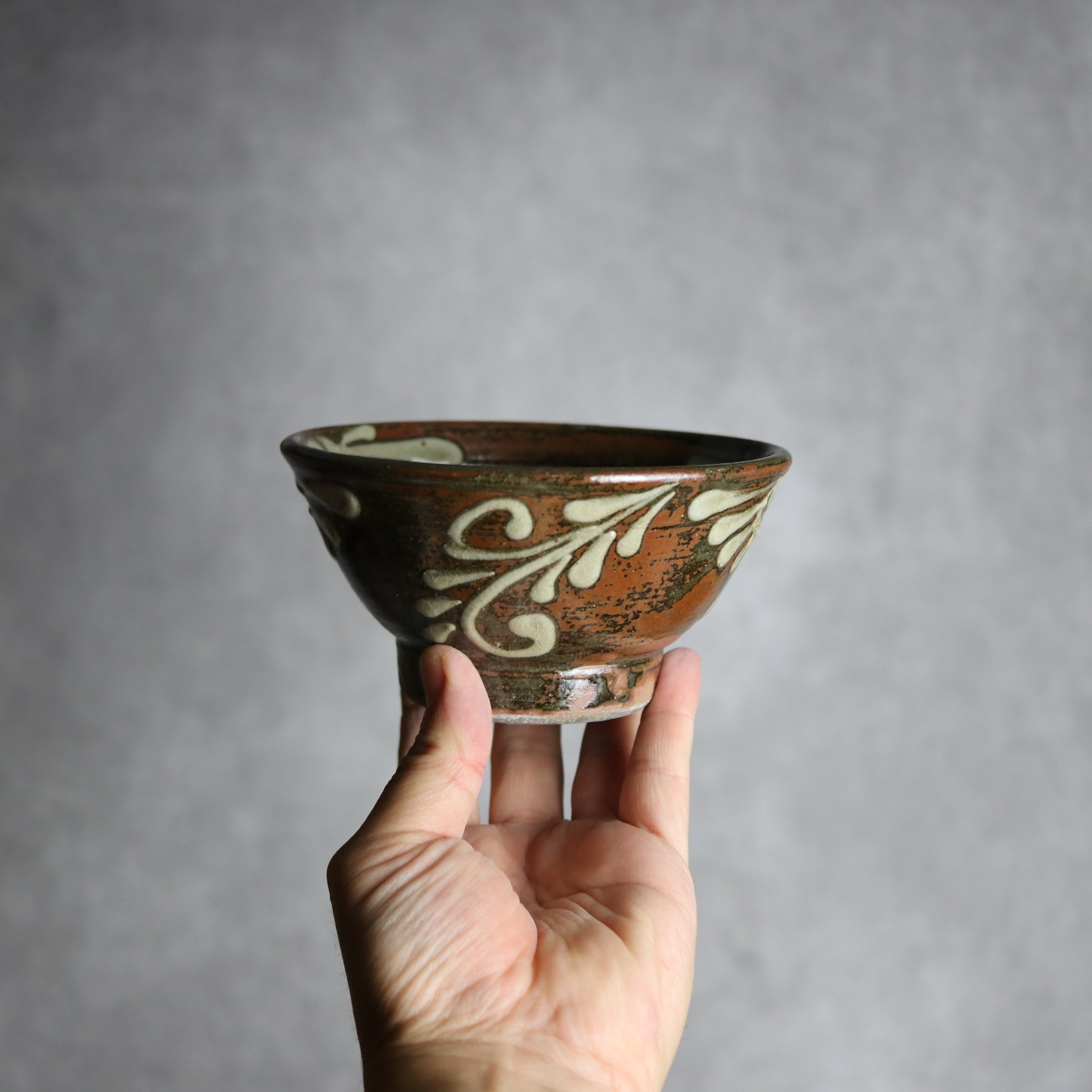 4寸マカイ2 イッチン 菊花唐草 やちむん 陶器 北窯 宮城正享工房