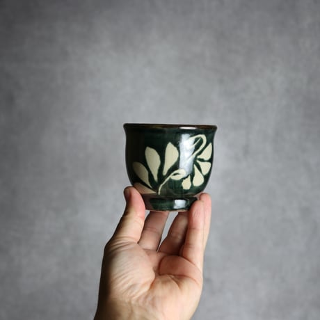 湯呑 呉須釉 蝋抜 唐草 やちむん 陶器 真南風工房:7011021