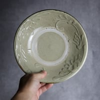 7寸皿1 白釉 イッチン 唐草 やちむん 陶器 北窯 宮城正享工房:7005007