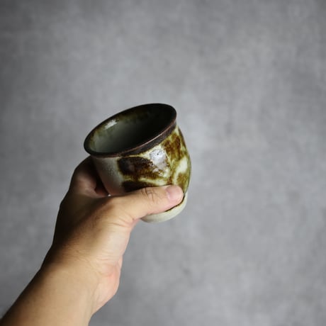 湯呑2 黒呉須釉 唐草  やちむん 陶器 榮一工房:7013078