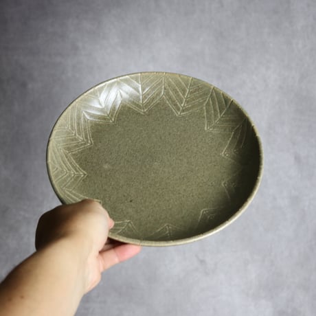 7寸浅鉢1 鎬 モスグリーン やちむん 陶器 cerca:7025048