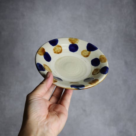 5寸皿2 飴 呉須釉 点打 やちむん 陶器 漂窯:7010004