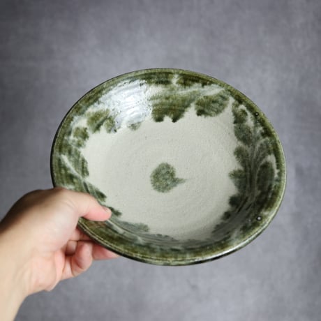 7寸皿1 黒呉須釉 唐草 やちむん 陶器 榮一工房:7013020