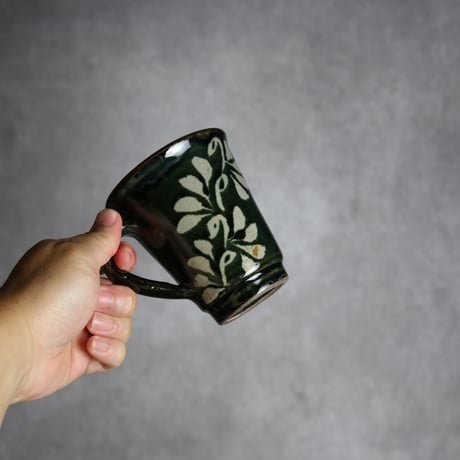 広口マグカップ 呉須釉 蝋抜 唐草 やちむん 陶器 真南風工房:7011025