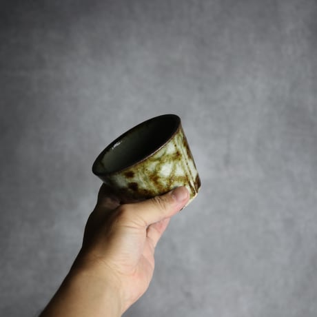 そば猪口中1 黒呉須 唐草 格子 やちむん 陶器 榮一工房:7013168