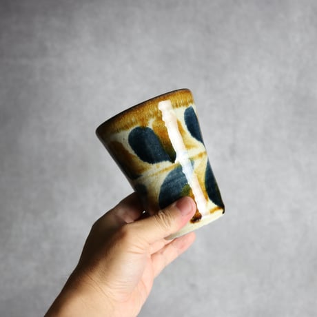 Vカップ大1 飴 呉須釉 双葉紋 やちむん 陶器 北窯 松田共司工房:7004063