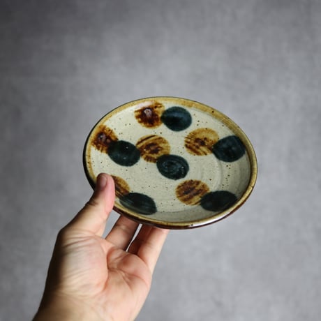 5寸皿 ドット 紺 茶 刷毛目 やちむん 陶器 陶芸こまがた:7006015