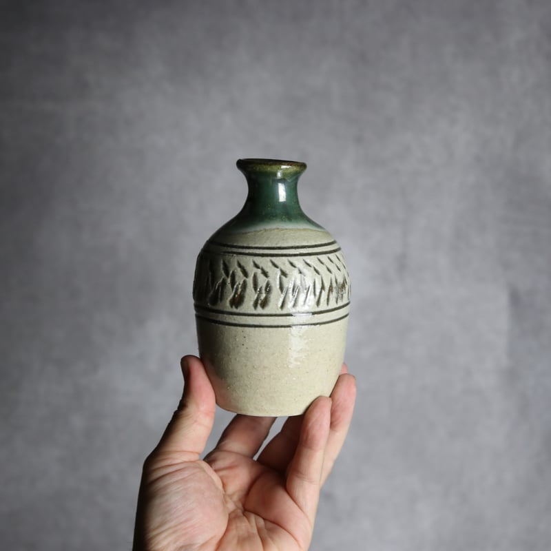 徳利1 灰緑釉 飛鉋 やちむん 陶器 北窯 松田共司工房:7004045 | MADE