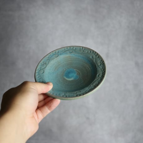 4.5寸皿1 トルコブルー 線彫唐草 やちむん 陶器 仁陶器工房:7023073