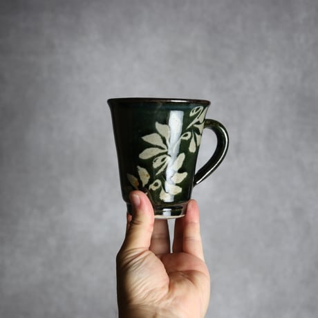 広口マグカップ 呉須釉 蝋抜 唐草 やちむん 陶器 真南風工房:7011025