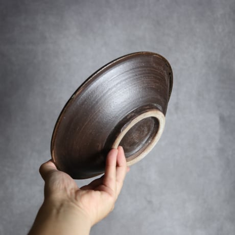 7寸皿1 黒呉須釉 唐草 やちむん 陶器 榮一工房:7013020