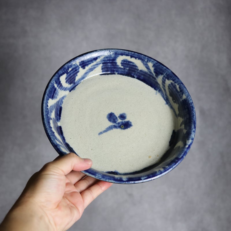 7寸平皿1 呉須釉 唐草 やちむん 陶器 榮一工房:7013021 | MADE IN OKI