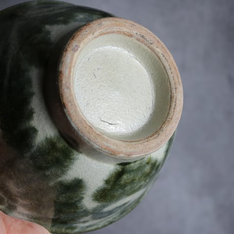 6寸マカイ2 黒呉須釉 菊唐草紋 やちむん 陶器 榮一工房:7013042※高台化粧ヒビ
