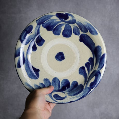 8寸皿1 呉須釉  菊花唐草 やちむん 陶器 北窯 松田共司工房:70040010