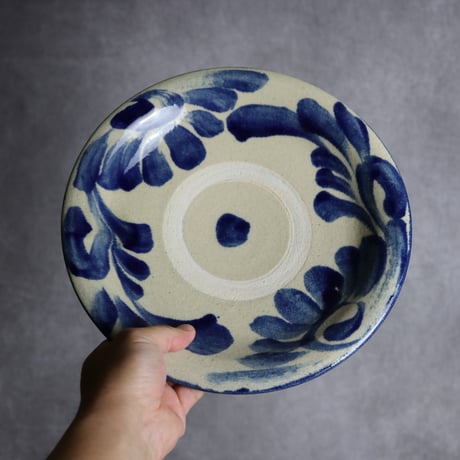 8寸皿1 呉須釉  菊花唐草 やちむん 陶器 北窯 松田共司工房:70040010