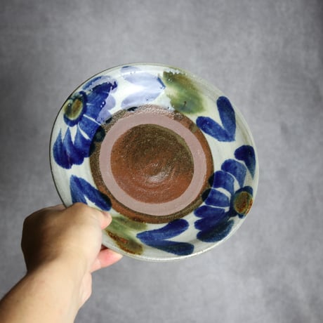 7寸皿1 呉須 緑釉 菊花双葉 やちむん 陶器 漂窯:7010007