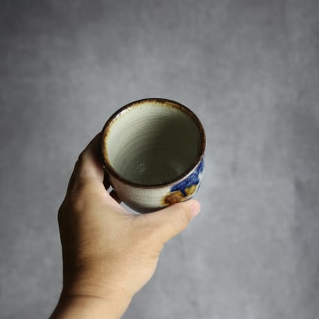 湯呑1 飴 呉須釉 唐草  やちむん 陶器 榮一工房:7013078