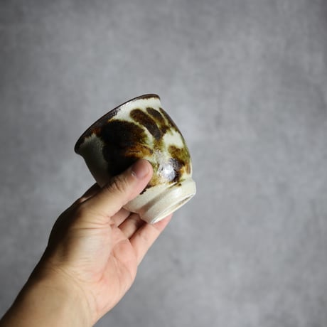 湯呑1 黒呉須釉 唐草  やちむん 陶器 榮一工房:7013078