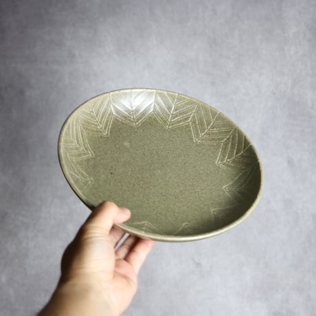 7寸浅鉢1 鎬 モスグリーン やちむん 陶器 cerca:7025048