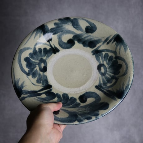 9寸皿1 呉須釉 菊花唐草 やちむん 陶器 北窯 松田共司工房:70040011　※縮みあり