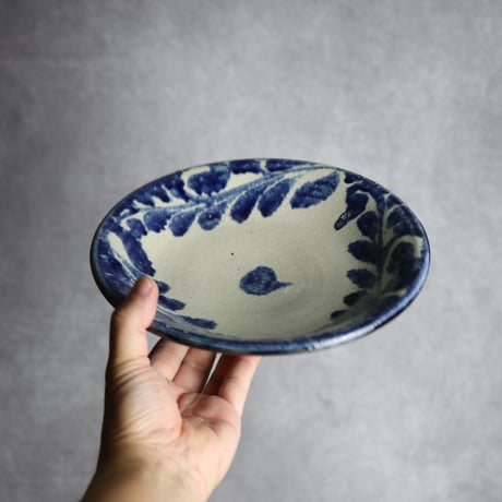 7寸皿1 呉須釉 唐草 やちむん 陶器 榮一工房:7013020
