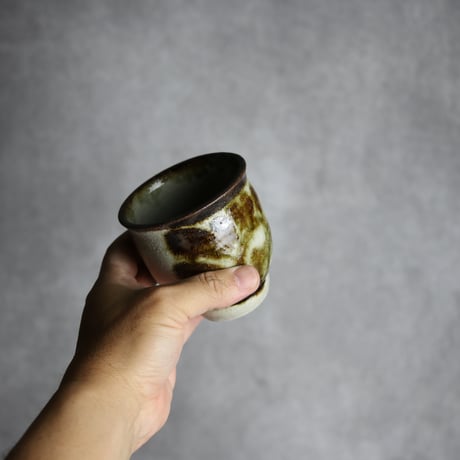湯呑2 黒呉須釉 唐草  やちむん 陶器 榮一工房:7013078