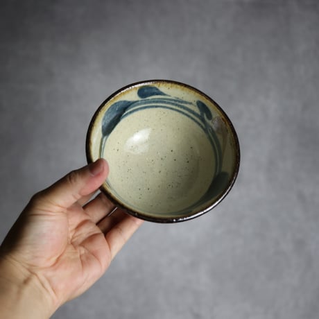 4寸マカイ 紺 茶 唐草柄 やちむん 陶器 陶芸こまがた:7006025