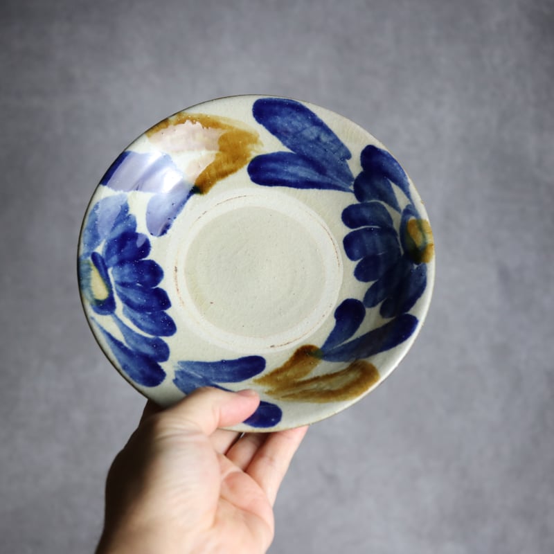 6寸皿1 飴 呉須釉 菊花双葉 やちむん 陶器 漂窯:7010006 | MADE IN OK