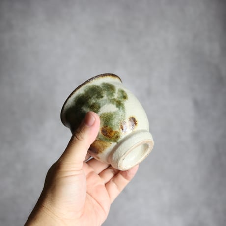 湯呑2 飴 黒呉須釉 唐草  やちむん 陶器 榮一工房:7013078