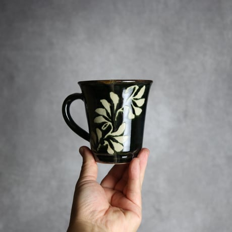 広口マグカップ 呉須釉 蝋抜 唐草 やちむん 陶器 真南風工房:7011025