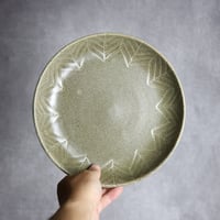 7寸浅鉢1 鎬 モスグリーン やちむん 陶器 cerca:7025048