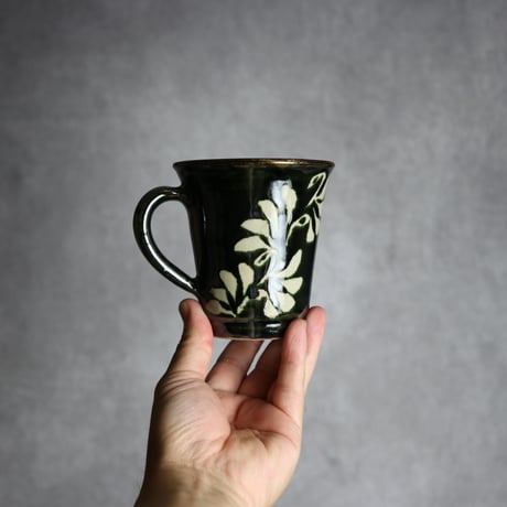 広口マグカップ 呉須釉 蝋抜 唐草 やちむん 陶器 真南風工房:7011025