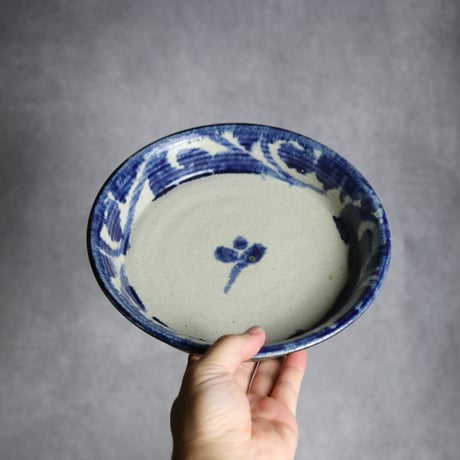 7寸平皿1 呉須釉 唐草 やちむん 陶器 榮一工房:7013021